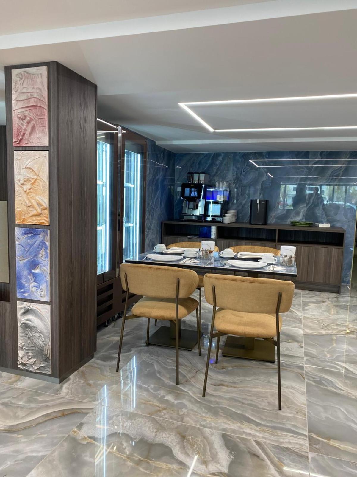 Hotel Serena